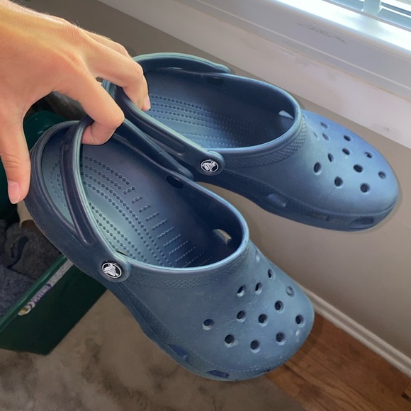 W10 Crocs - Picture 2 of 6